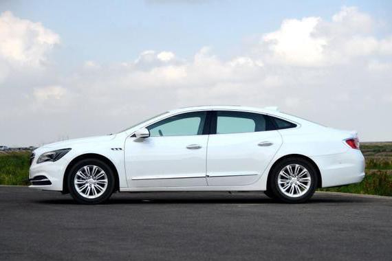 五米长7秒破百，25万买比同价BBA还豪华的轿车