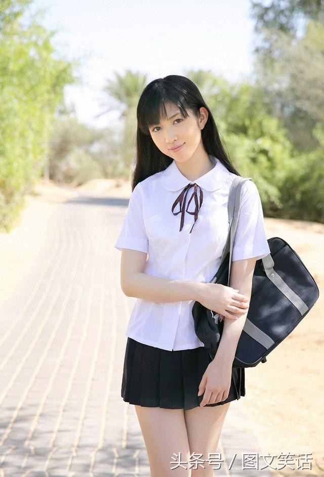 图文笑话:妹妹,我跟你嫂子吵着玩呢,你就别再上手了