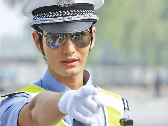 想成为人民警察,都需要满足什么条件? . 来自中