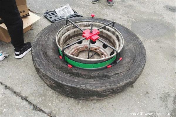 货车爆胎应急处理装备 这不就是履带吗?