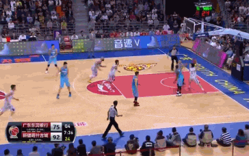 之多,正要追分的时刻让人想不到的是杜峰指导竟然排上小将杨金蒙出场