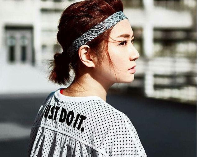 任家萱手臂上烧伤疤痕明显,仍露甜笑超自信. 来