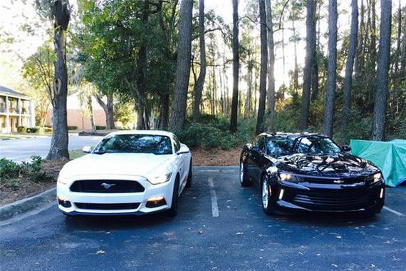 福特野马2.3马力多大pk雪佛兰大黄蜂2.0