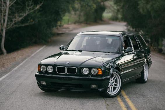 在国外看到这样的“破车”，千万别碰，不然赔不起！