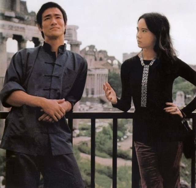 李小龙去世后,苗可秀虽然也和成龙搭档过,但风光不在,而很多影迷心中