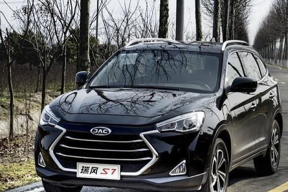 江淮旗舰SUV内饰秒杀GS8，2.0T发动机12万能热销？