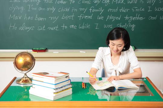 为什么在编的教师、医生考很少考公务员?