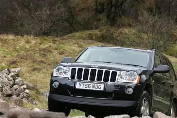 难道我买了台假的SUV？这些车画风不对啊！