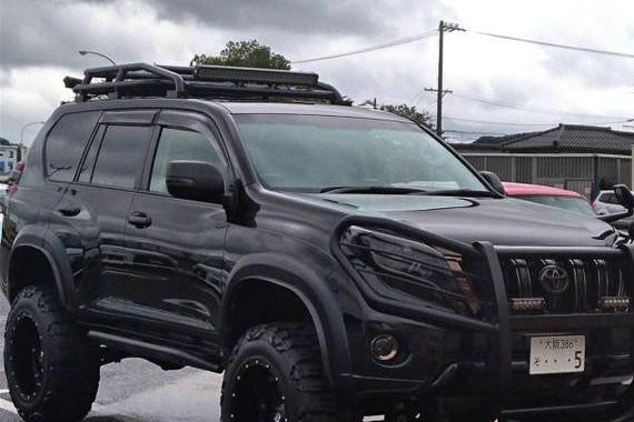 这台普拉多颜值不输路虎、卡宴，反正国内不准上路