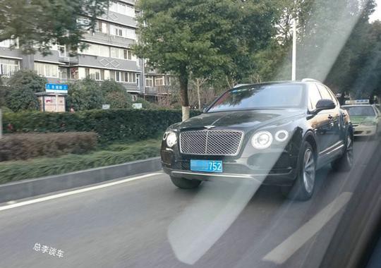 全球最贵的奢华SUV，中控台一个钟表相当3辆奥迪Q7