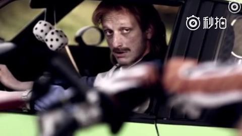 自从你有了一辆跑车后，看到公路上停下的车辆