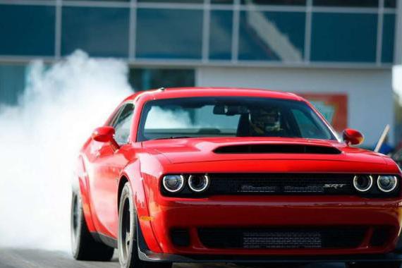 触摸到方向盘的瞬间会泪目吧 一生所爱 道奇挑战者