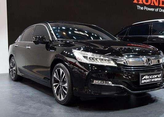 买车就买动力强，25万选择混动还是运动？