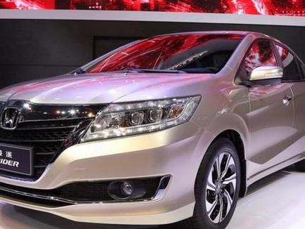 十万起步价，凌派反咬卡罗拉一口，性能差距不堪入目