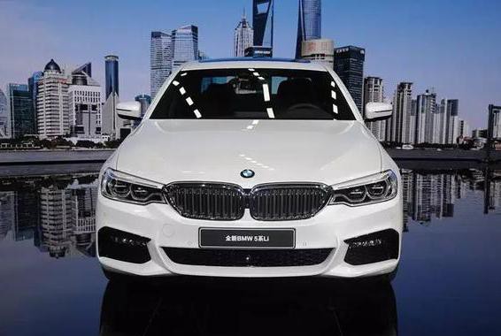 宝马5系 比奔驰E级更豪华，比奥迪更有年轻化设计