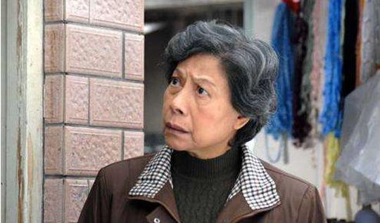 八字分析香港鬼后罗兰为何不嫁?不是鬼片演