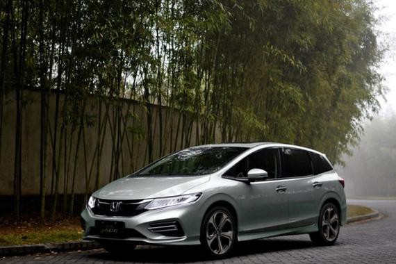 家用神车，后排可以躺两个大胖子，卖13万比轩逸实用