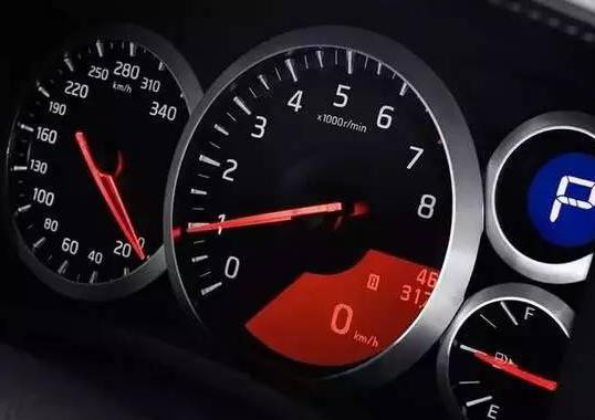 “高挡低转速”省油？手动挡开车如何控制档位和转速