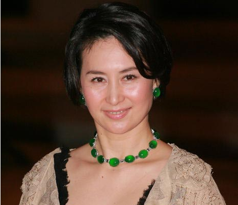 赌王接班人何超琼宁要翡翠不要男人,这才是真爱