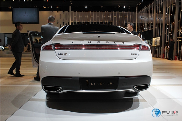 降低油耗不二之选 林肯MKZ 2.0H混动版车展实