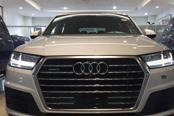 17款奥迪Q7尊享荣耀 新款配置高清大图解析