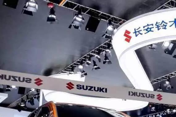 清一色的SUV但这款特别显眼！长安铃木骁途亮相上海