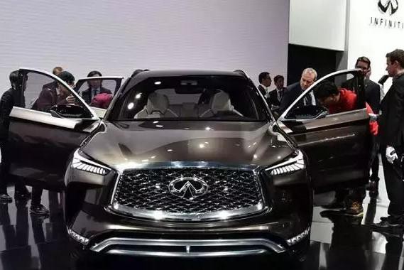 实拍新一代QX50，内饰比奔驰好看，搭黑科技发动机