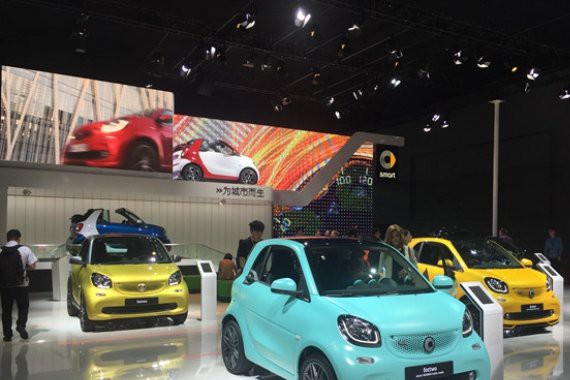 电动超跑要取代传统钢炮车 我不知道该选哪一个