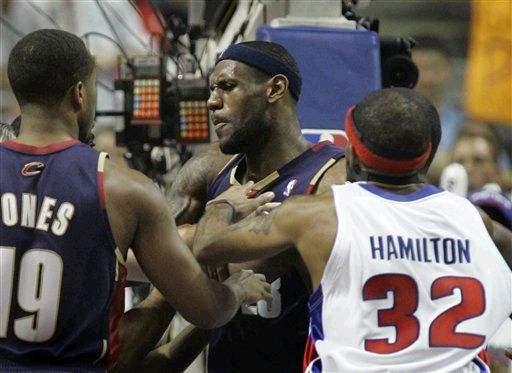 詹皇季后赛6大绝杀,科比不如他上篮绝杀被怀疑