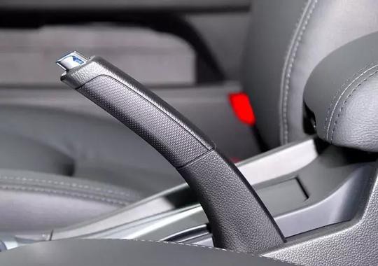 保证生命的神器手刹，用错了就会车毁人亡