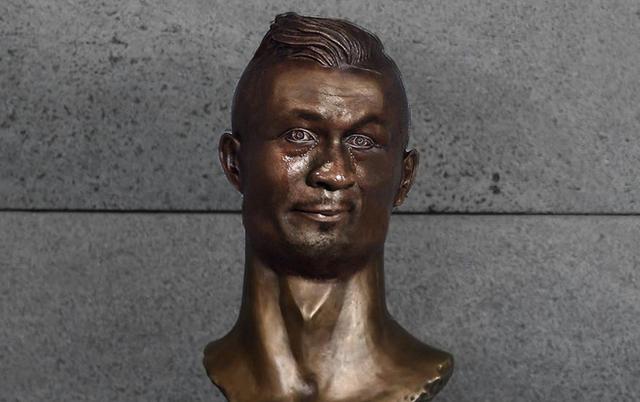 梅西新庆祝动作引爆网络,网友:这是在自家晾衣