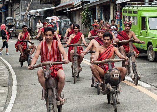 菲律宾人的座驾，一根木头俩轱辘敢卖10万