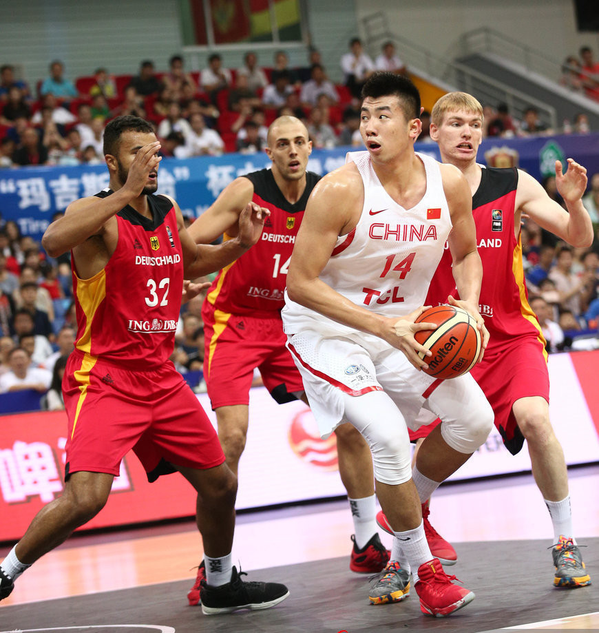 邹雨宸参加NBA选秀?盲目乐观,他可比周琦差得