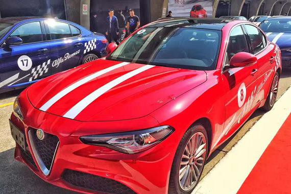 性感小野兽！ F1赛道试驾阿尔法·罗密欧Giulia