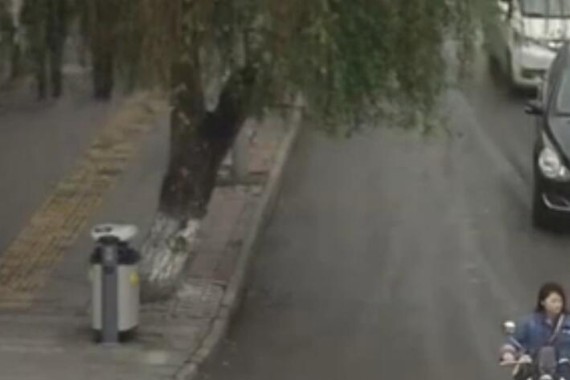 SUV能这样救命 真是万万没想到