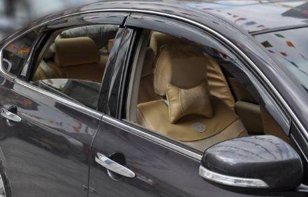 开车时,车窗到底怎么开才能让全车人都满意?-新浪汽车