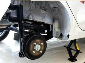 修车使用千斤顶，最容易让底盘损坏的5个“坑”