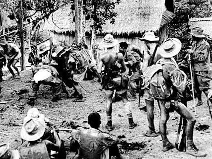 印支战争中搜捕越南游击队的法国外籍军团 . 来