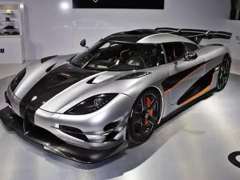 六块腹肌女土豪，全球限量6台的超跑被她当作陪衬！