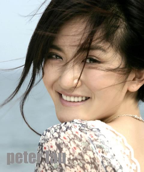 谢娜回应删微博事件,牵了何炅的手引张杰粉丝