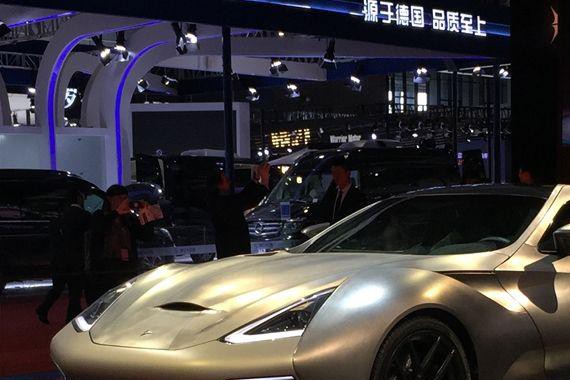 思聪弱爆了 车展6680万的豪车被神秘人买走