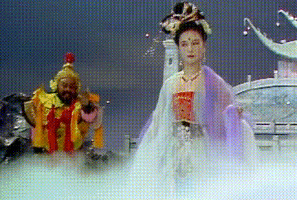 同样演嫦娥,有人美若天仙,有人像做了变性手术