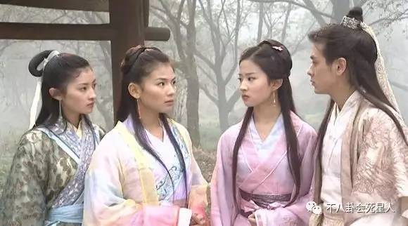 同样演嫦娥,有人美若天仙,有人像做了变性手术