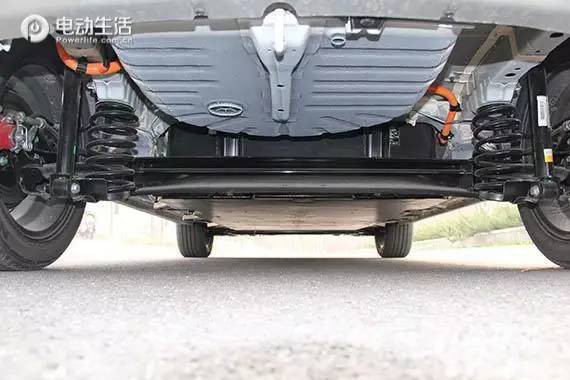 奇葩的停车场入口 恐高症患者只能眼看着