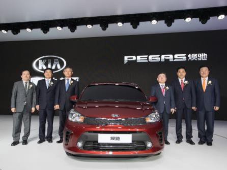 不光新能源概念车豪车火爆  上海车展也刮小型跨界风