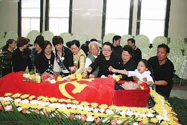 《人民的名义》今晚大结局，祈同伟饮弹唱的一分钱大有来头