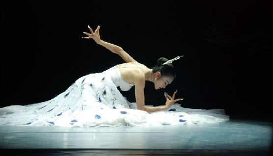 她敢撕半个娱乐圈,却对她尊敬有加,声称不敢造次