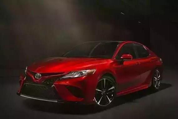 丰田凯美瑞，为何设计被人云亦云，频频不被看好？