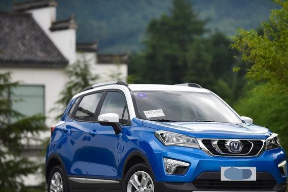 仅售9万6！国内首款湿式双离合，变色挡把手车，全身都是黑科技