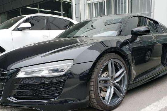 大改款奥迪R8现身, 透明发动机舱太霸气